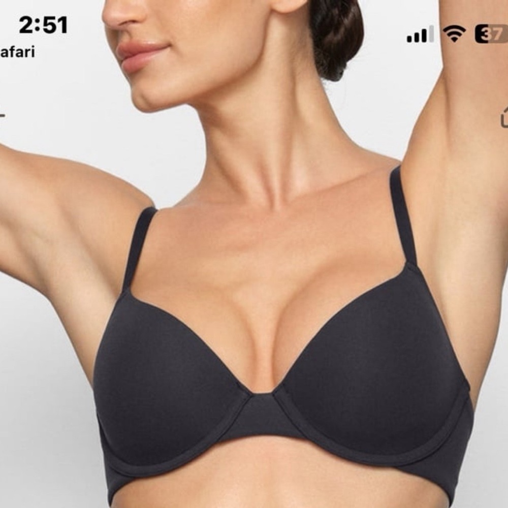 NWT Skims Fits Everybody T-Shirt Bra ONYX 40B